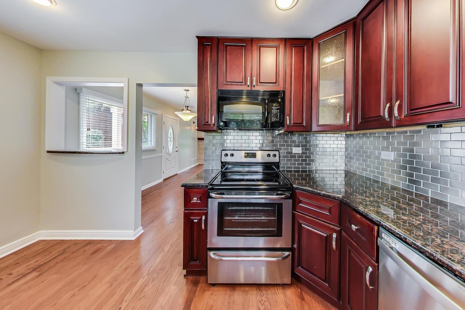 304 Voltz Road Northbrook, IL 60062 - Photo 9 of 26