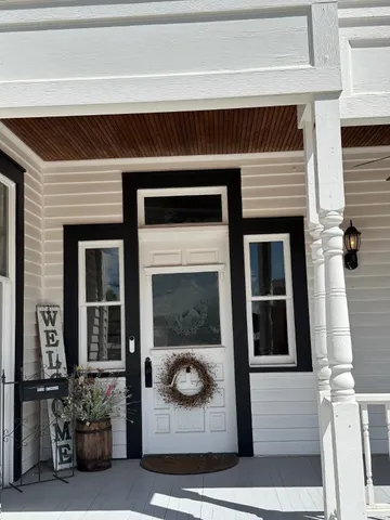 a view of entrance front of the house