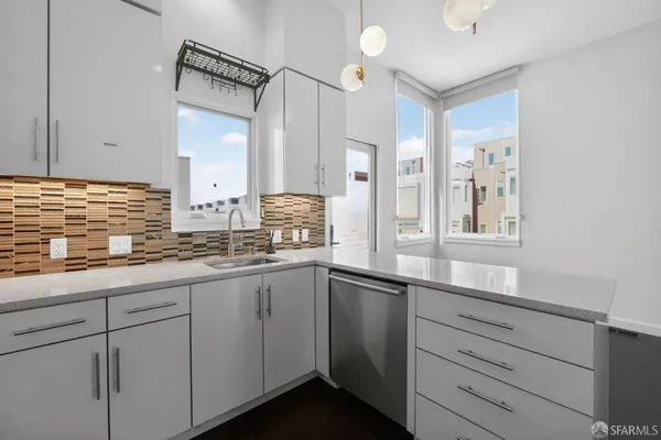 $5,300 | 100 Coleman Street, San Francisco, CA 94124