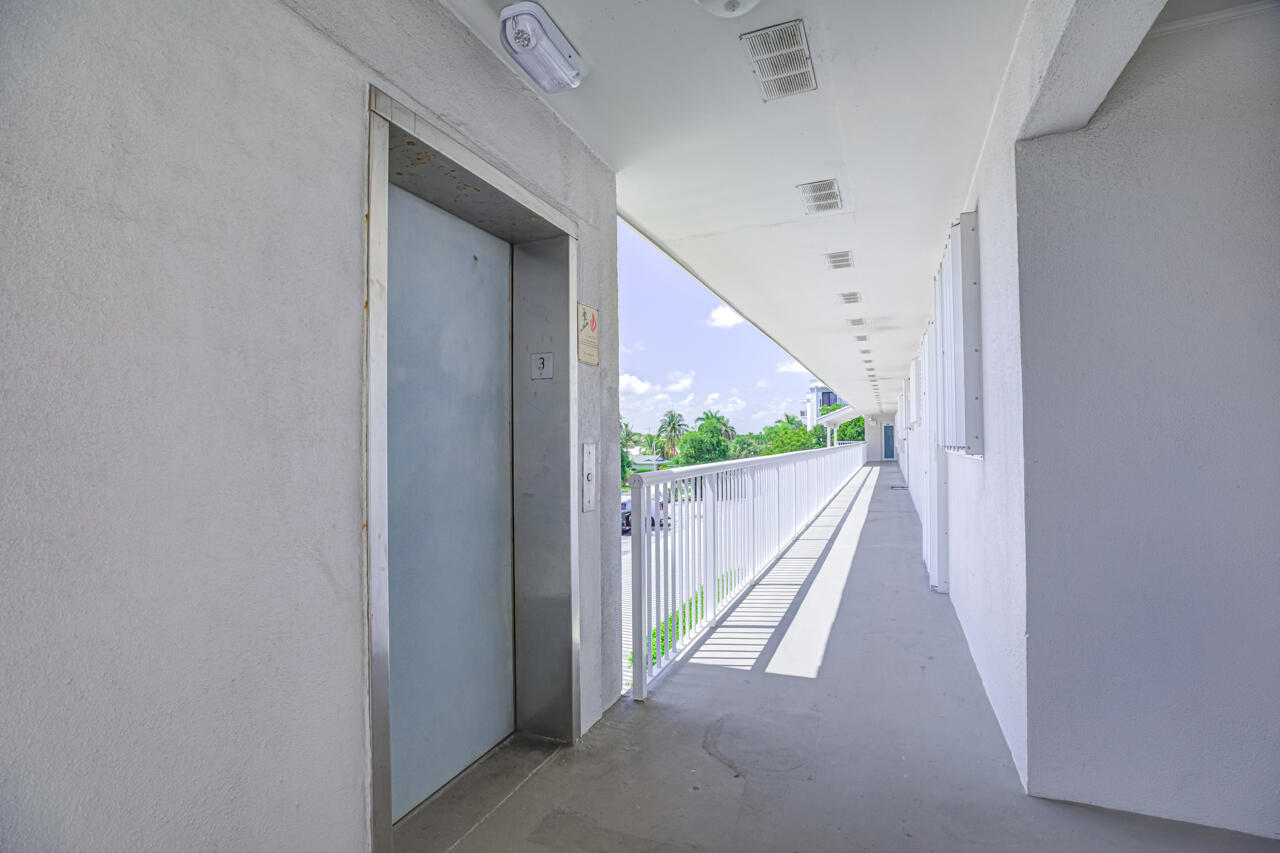 2730 Banyan Road, Unit 33B Boca Raton, FL 33432 - Photo 27 of 35 29-Elevator