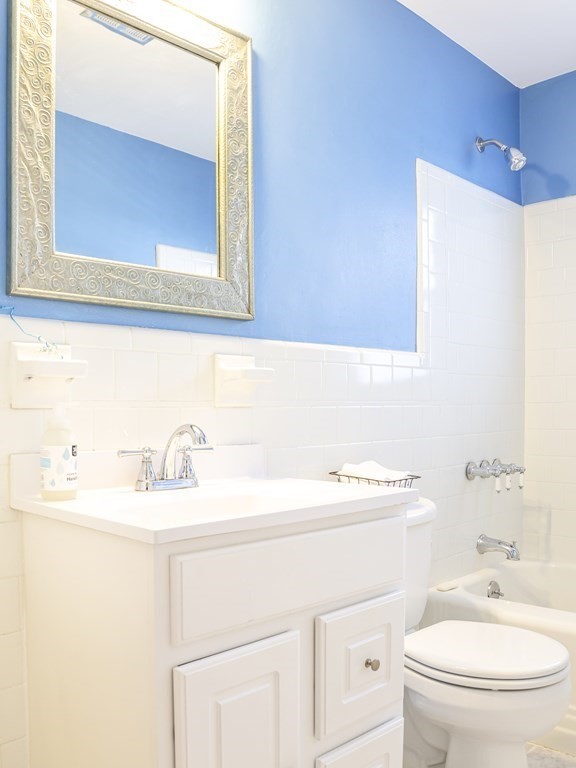 26 Stangus Road Lynn, MA 01905 - Photo 9 of 33 Gallery Image 9
