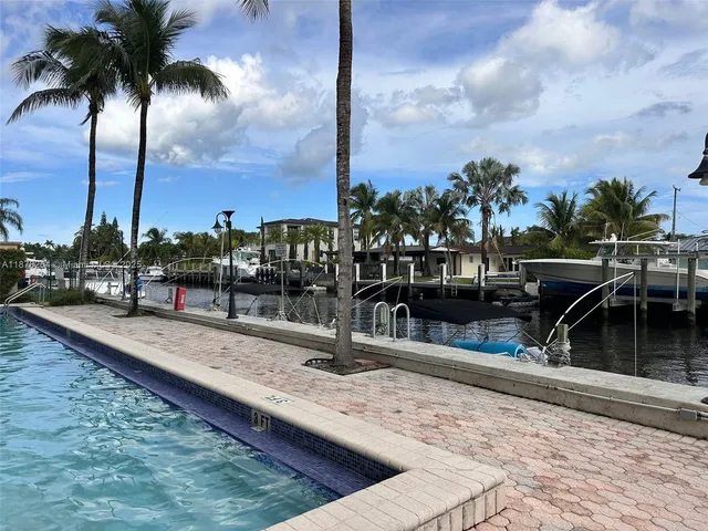 $185,000 | 2350 Northeast 135th Street, Unit 1406, North Miami, FL 33181