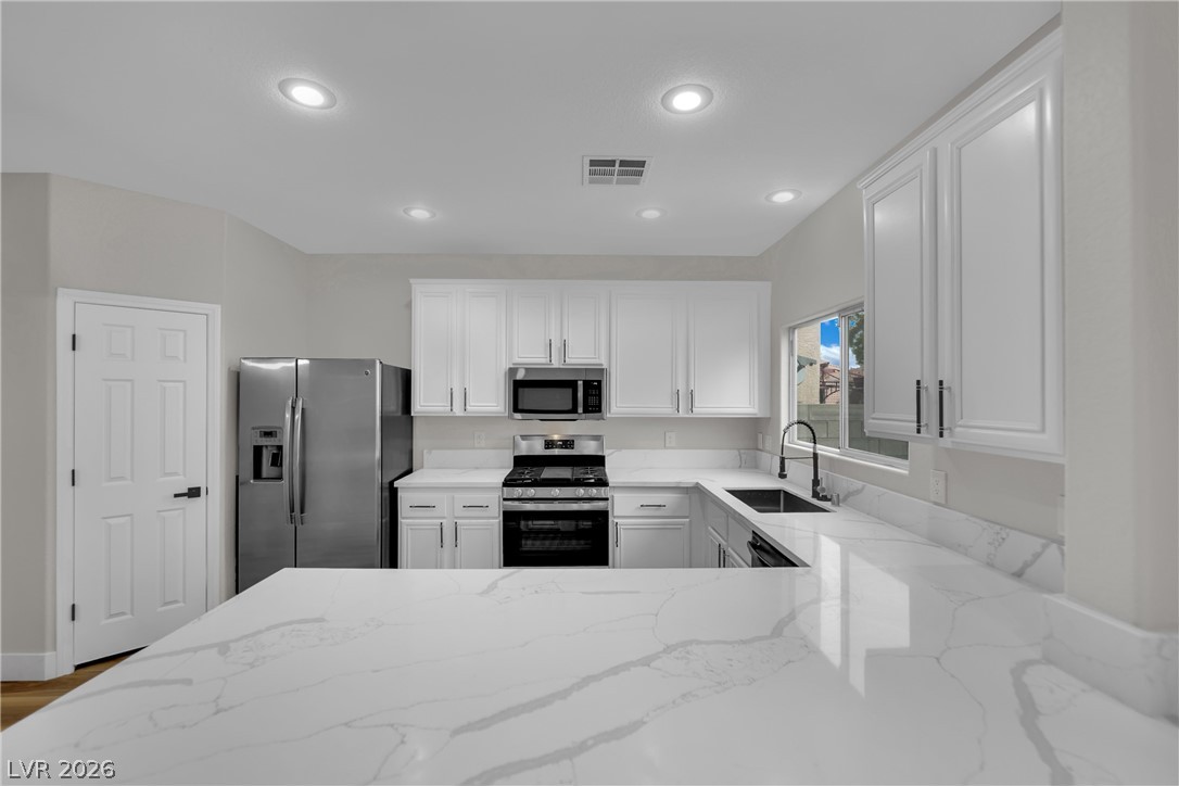 156 Rancho Maria Street Las Vegas, NV 89148 - Photo 2 of 32