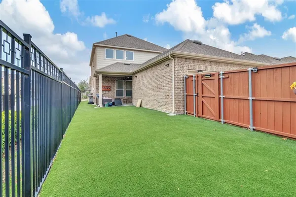 $3,200 | 430 Pasco Road, Garland, TX 75044
