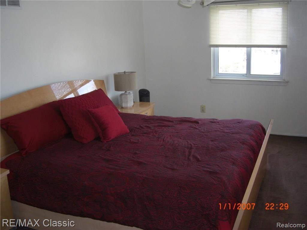 18851 Sunbright Avenue Southfield, MI 48076 - Photo 36 of 41 CIMG0547.JPG