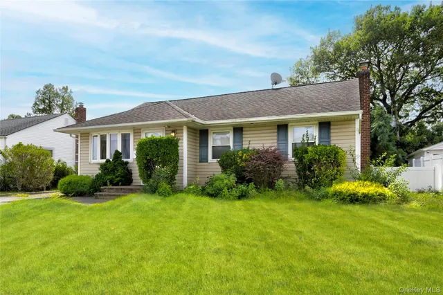 $775,000 | 11 Jamaica Avenue, Plainview, NY 11803