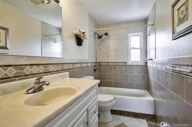 $775,000 | 11 Jamaica Avenue, Plainview, NY 11803