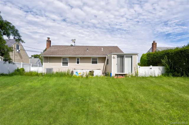 $775,000 | 11 Jamaica Avenue, Plainview, NY 11803