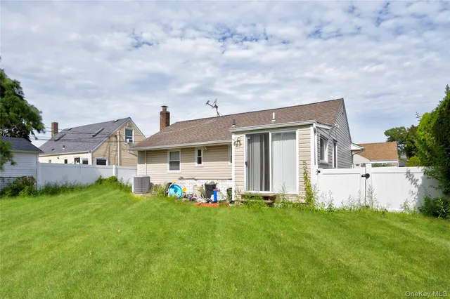 $775,000 | 11 Jamaica Avenue, Plainview, NY 11803