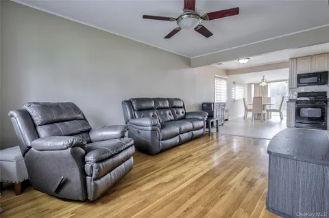 $775,000 | 11 Jamaica Avenue, Plainview, NY 11803