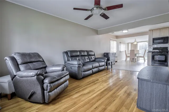 $775,000 | 11 Jamaica Avenue, Plainview, NY 11803