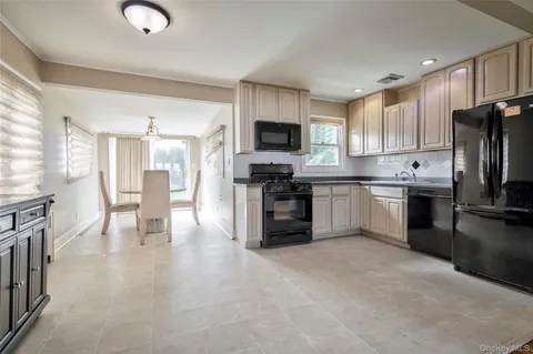 $775,000 | 11 Jamaica Avenue, Plainview, NY 11803