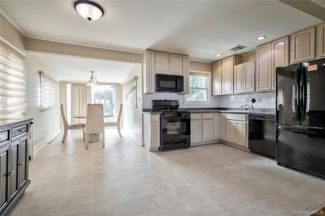 $775,000 | 11 Jamaica Avenue, Plainview, NY 11803