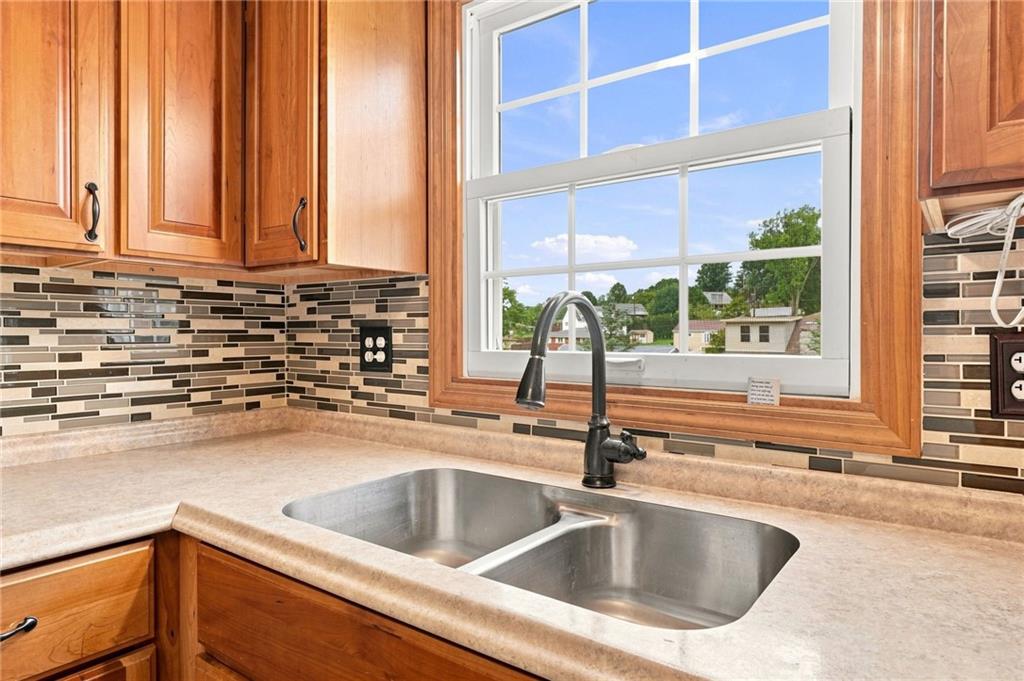 11479 Drop Road Irwin, PA 15642 - Photo 8 of 32 Gallery Image 8