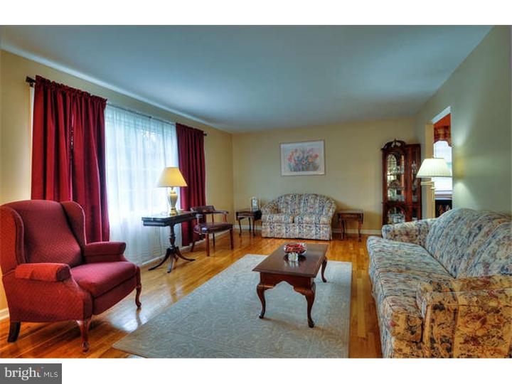 1376 Lower Ferry Road Ewing, NJ 08618 - Photo 3 of 18