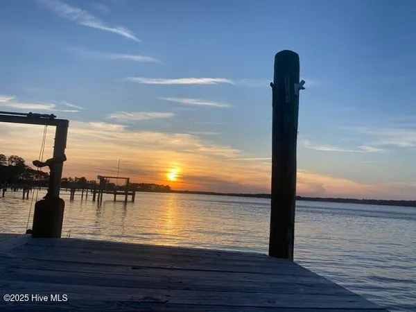 $585,000 | 20 Bay Point Road, Merritt, NC 28556