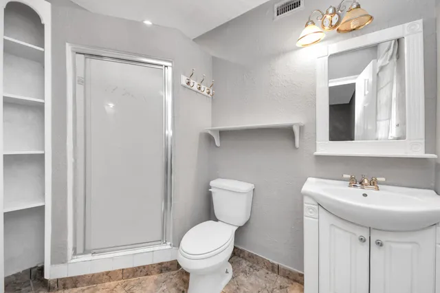 $199,999 | 547 Walston Lane, Houston, TX 77060