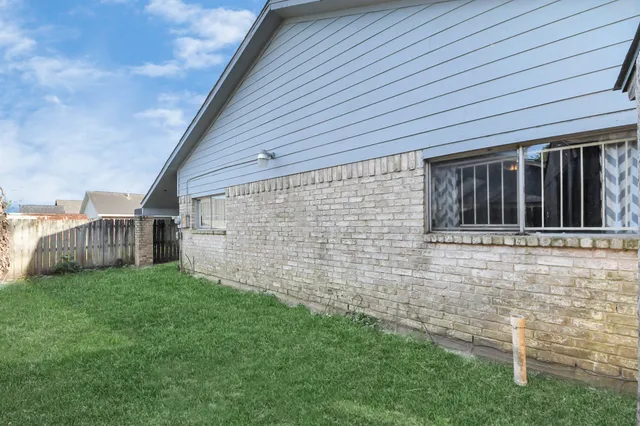 $199,999 | 547 Walston Lane, Houston, TX 77060