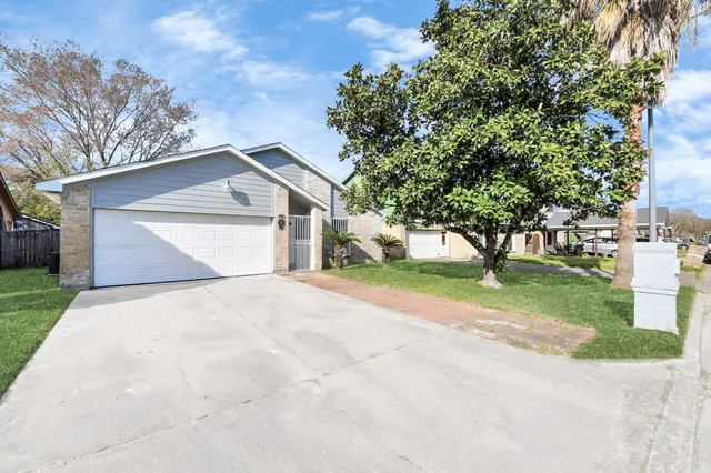$199,999 | 547 Walston Lane, Houston, TX 77060