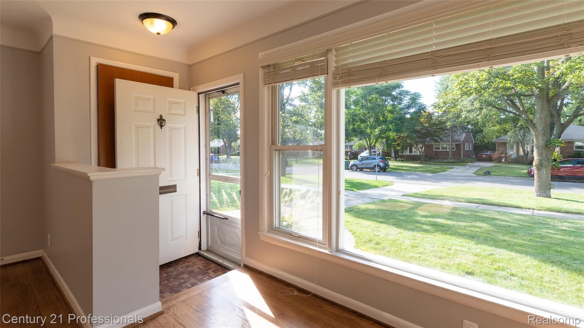 2401 Derby Road Troy, MI 48084 - Photo 6 of 25 010_10.jpg