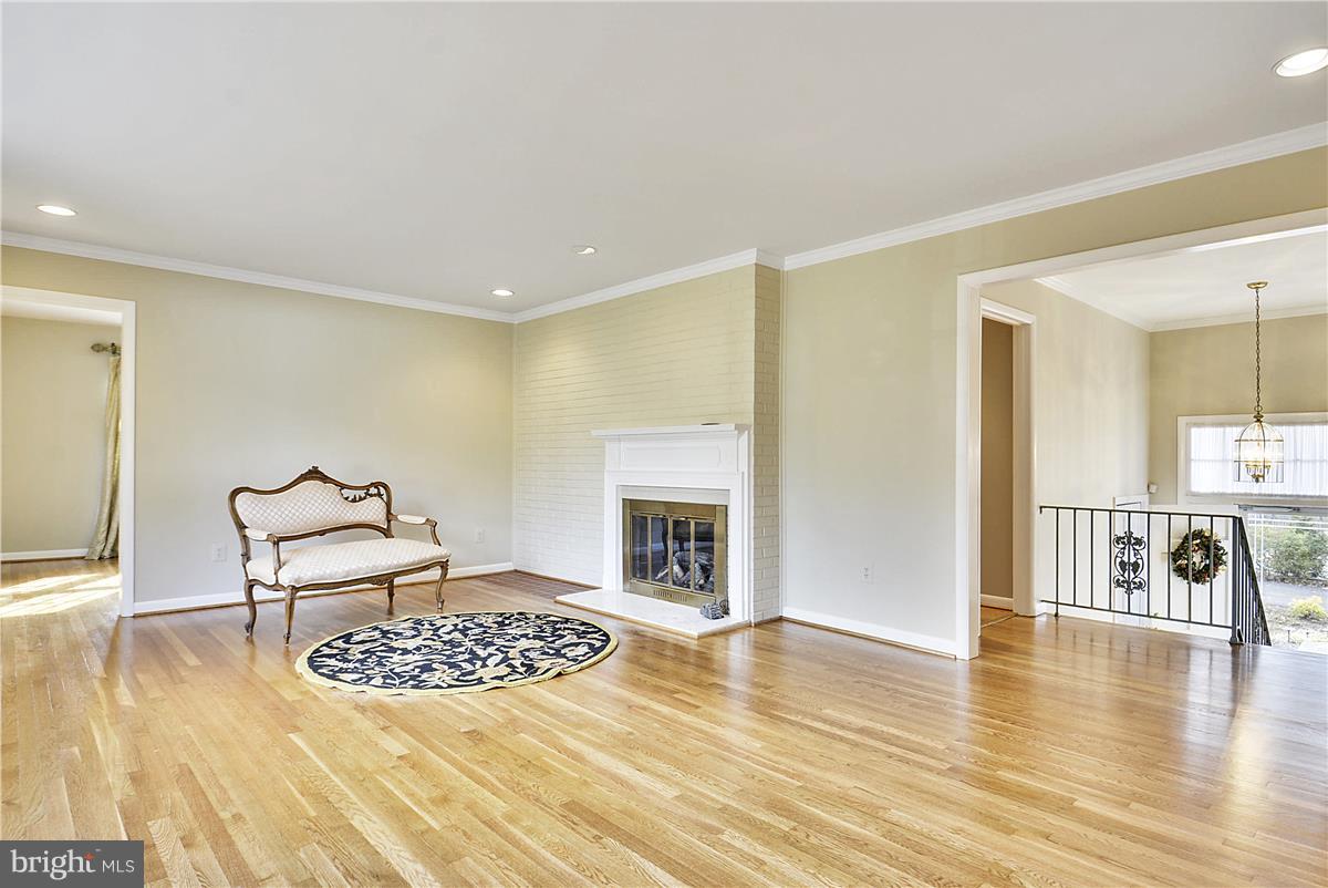2433 Hunter Mill Road Vienna, VA 22181 - Photo 14 of 30 Living Room
