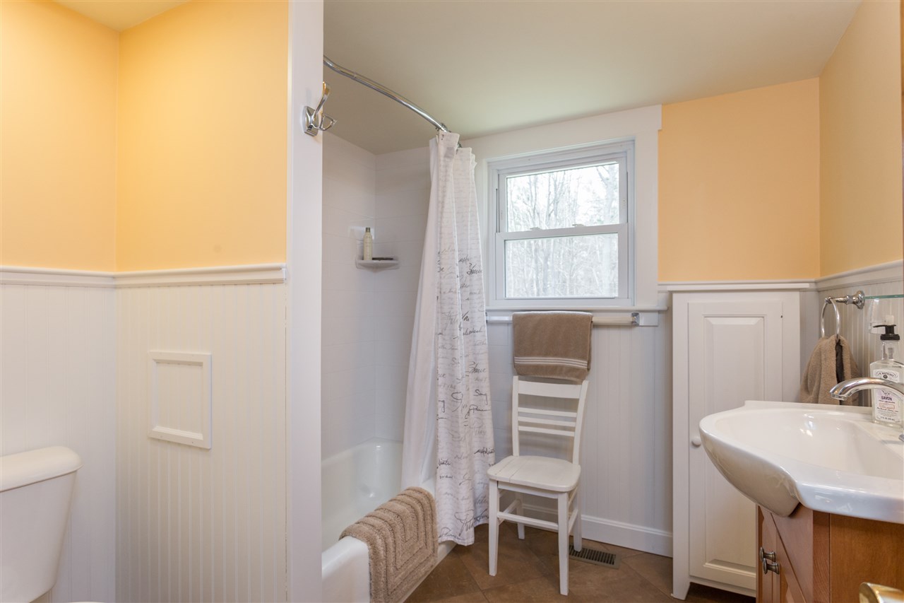 52 Crockett Neck Road Kittery, ME 03905 - Photo 10 of 19