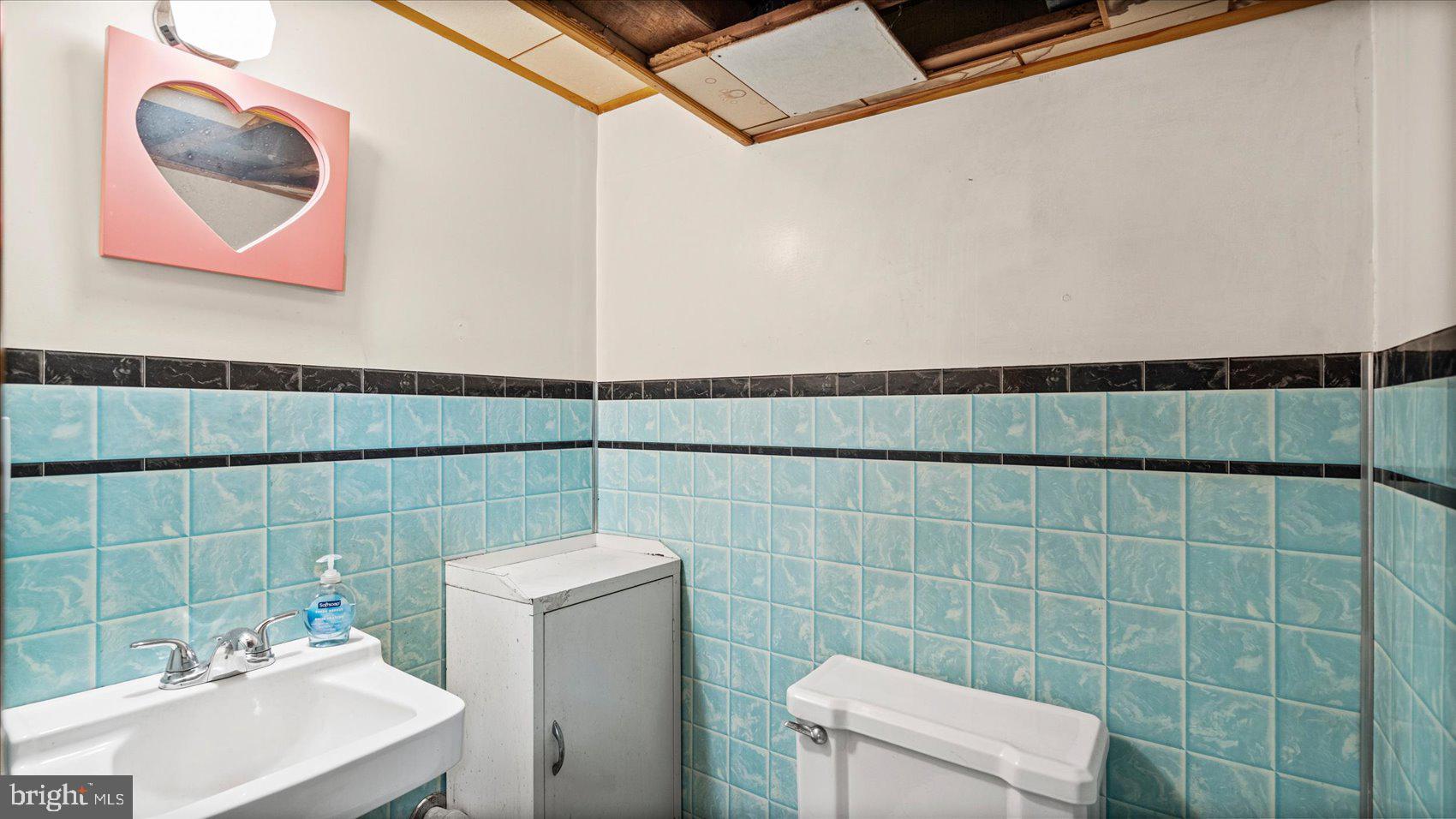 1821 Weyburn Road Baltimore, MD 21237 - Photo 27 of 45 a bathroom with a toilet