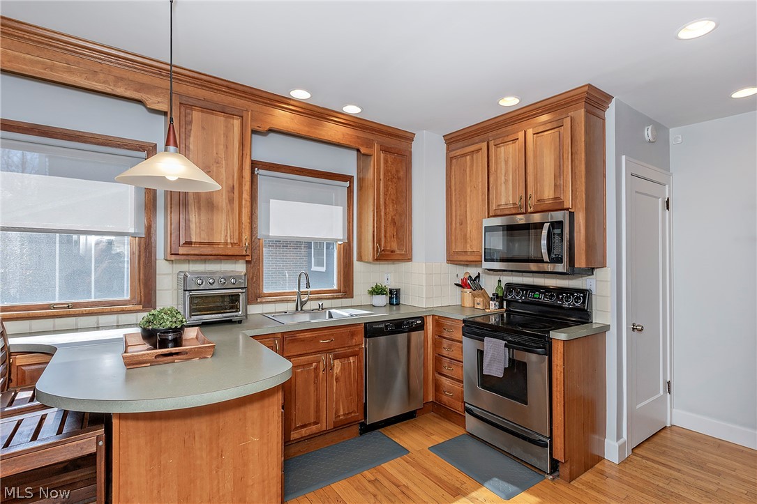 923 Cambridge Road Cleveland Heights, OH 44121 - Photo 10 of 42 Gallery Image 10