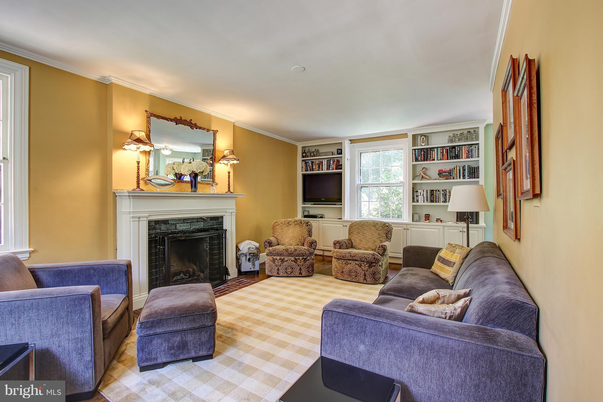 1401 Locust Road Northwest Washington, DC 20012 - Photo 4 of 30 Living Room