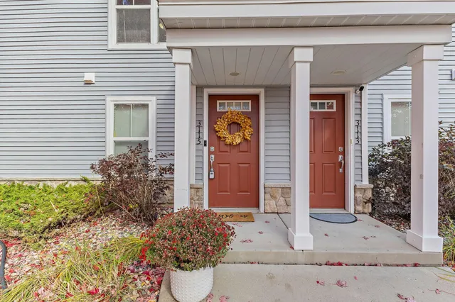 $225,000 | 3115 Clover Ridge Drive, Chaska, MN 55318