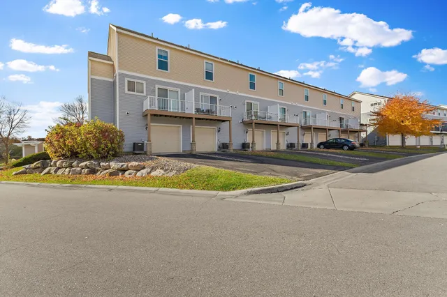 $225,000 | 3115 Clover Ridge Drive, Chaska, MN 55318