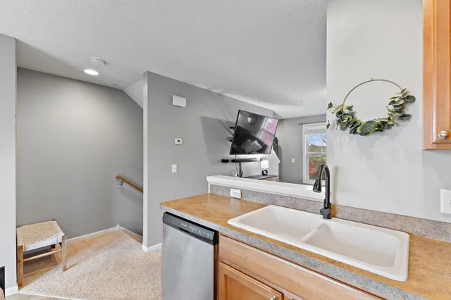 $225,000 | 3115 Clover Ridge Drive, Chaska, MN 55318