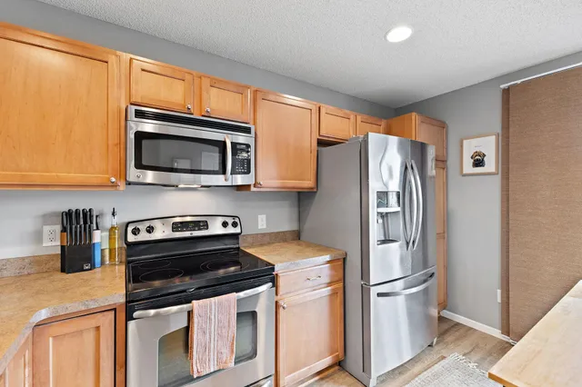 $225,000 | 3115 Clover Ridge Drive, Chaska, MN 55318