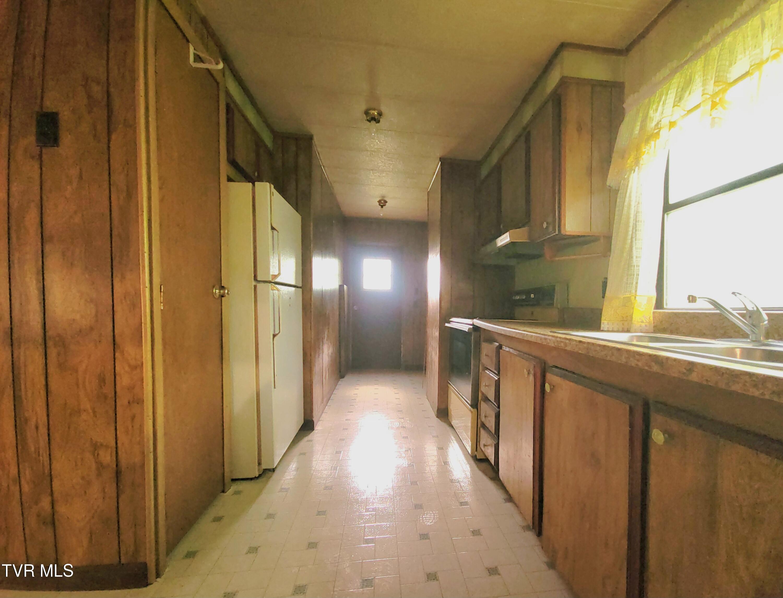 368 Charlie Hicks Road Jonesborough, TN 37659 - Photo 12 of 29 20240531_151217