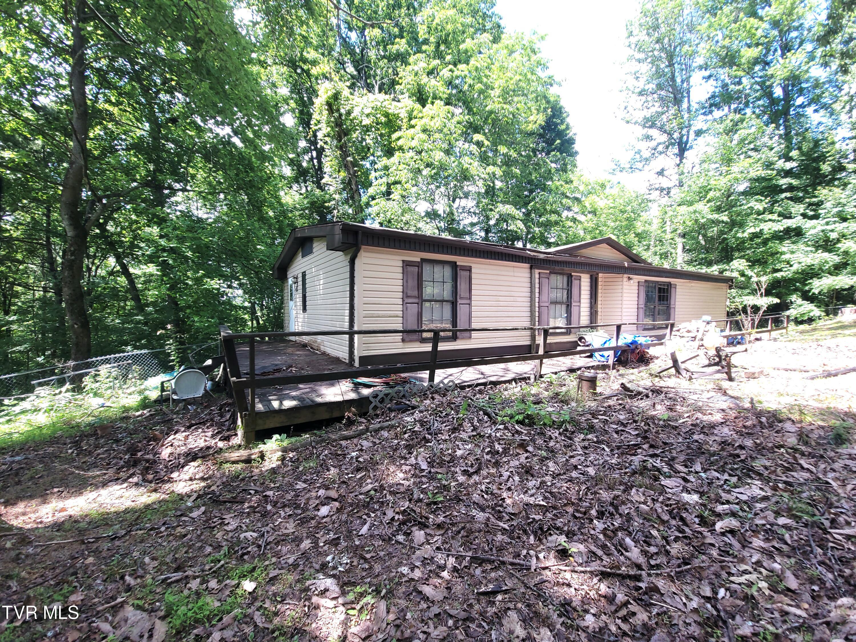 368 Charlie Hicks Road Jonesborough, TN 37659 - Photo 4 of 29 20240530_150149