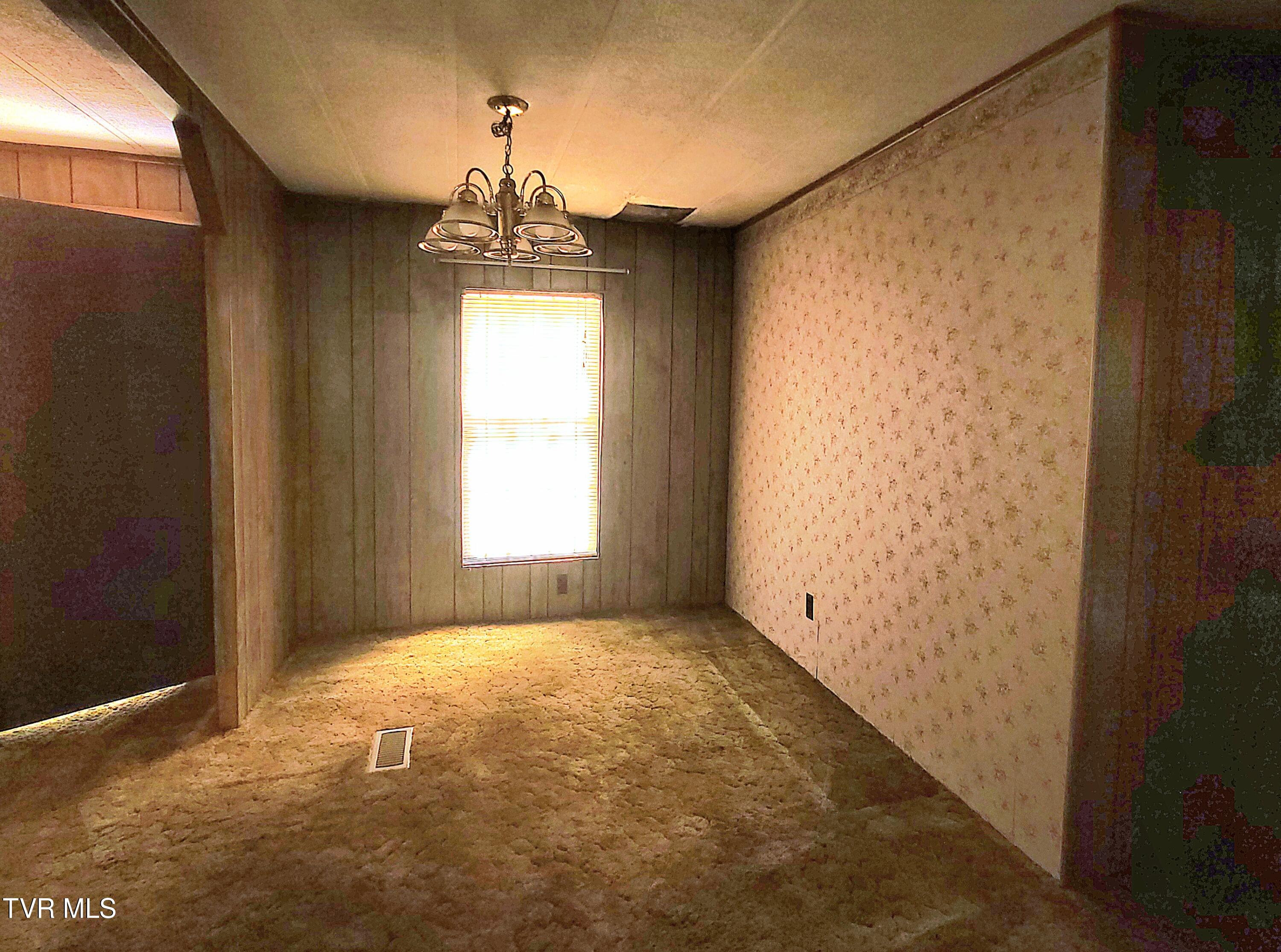 368 Charlie Hicks Road Jonesborough, TN 37659 - Photo 10 of 29 20240531_150420