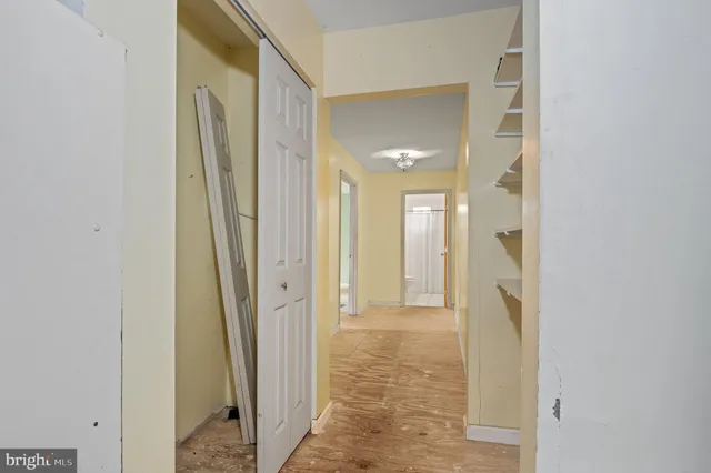 a view of empty room with ceiling fan