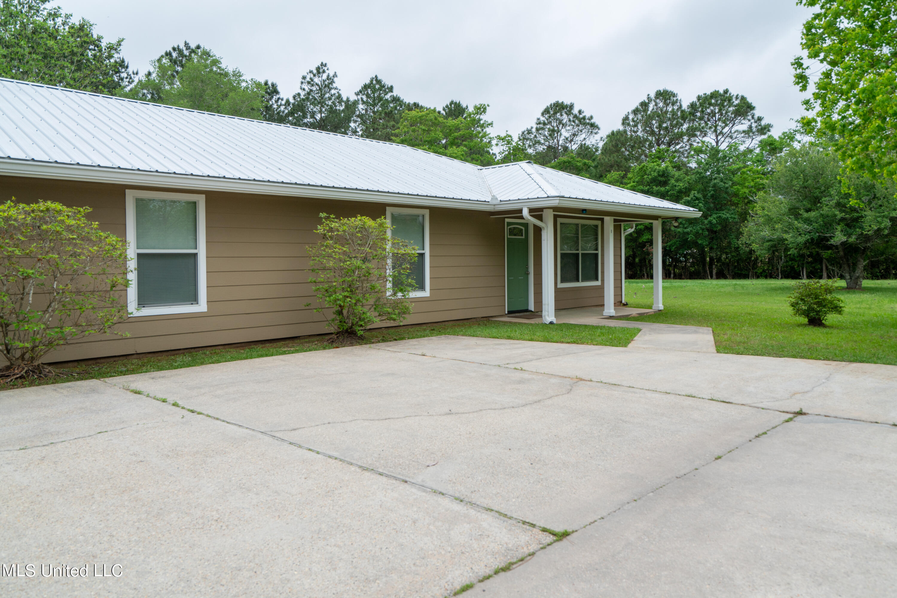 22407 Freddie Frank Road, Unit B Long Beach, MS 39560 - Photo 3 of 17 22407 Freddy Frank Road-01873