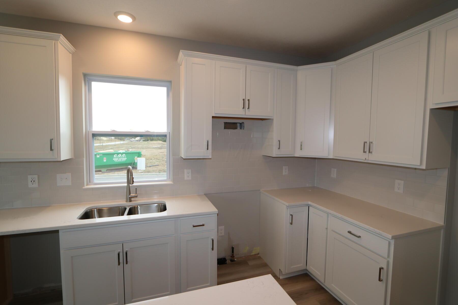 3116 McKinney Road Grove City, OH 43123 - Photo 9 of 15 Kitchen