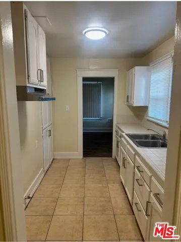 $1,995 | 6901 Menlo Avenue, Los Angeles, CA 90044