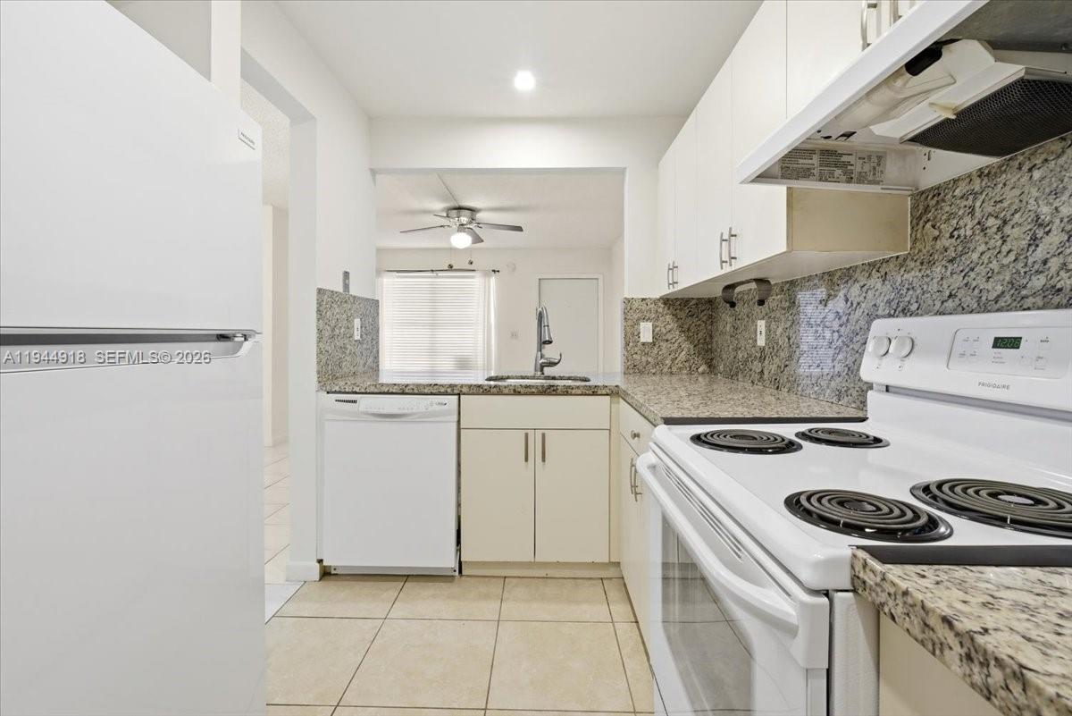 14861 Southwest 104th Street, Unit 2813 Miami, FL 33196 - Photo 10 of 21 a kitchen with a stove and a refrigerator