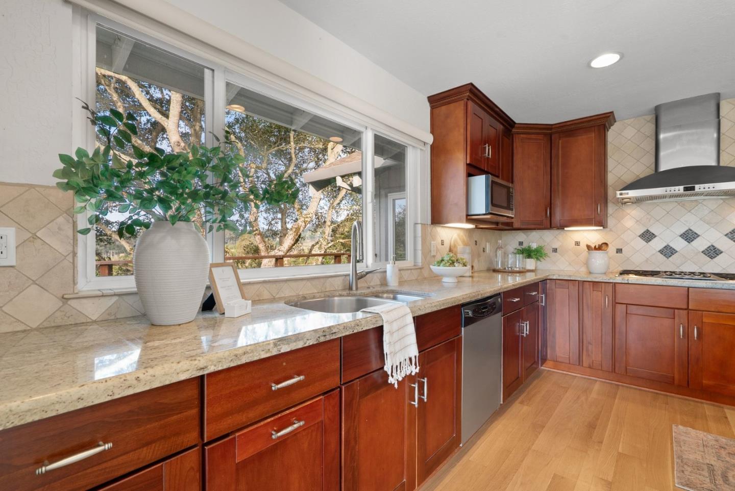 1044 Pleasant Valley Road Aptos, CA 95003 - Photo 8 of 41