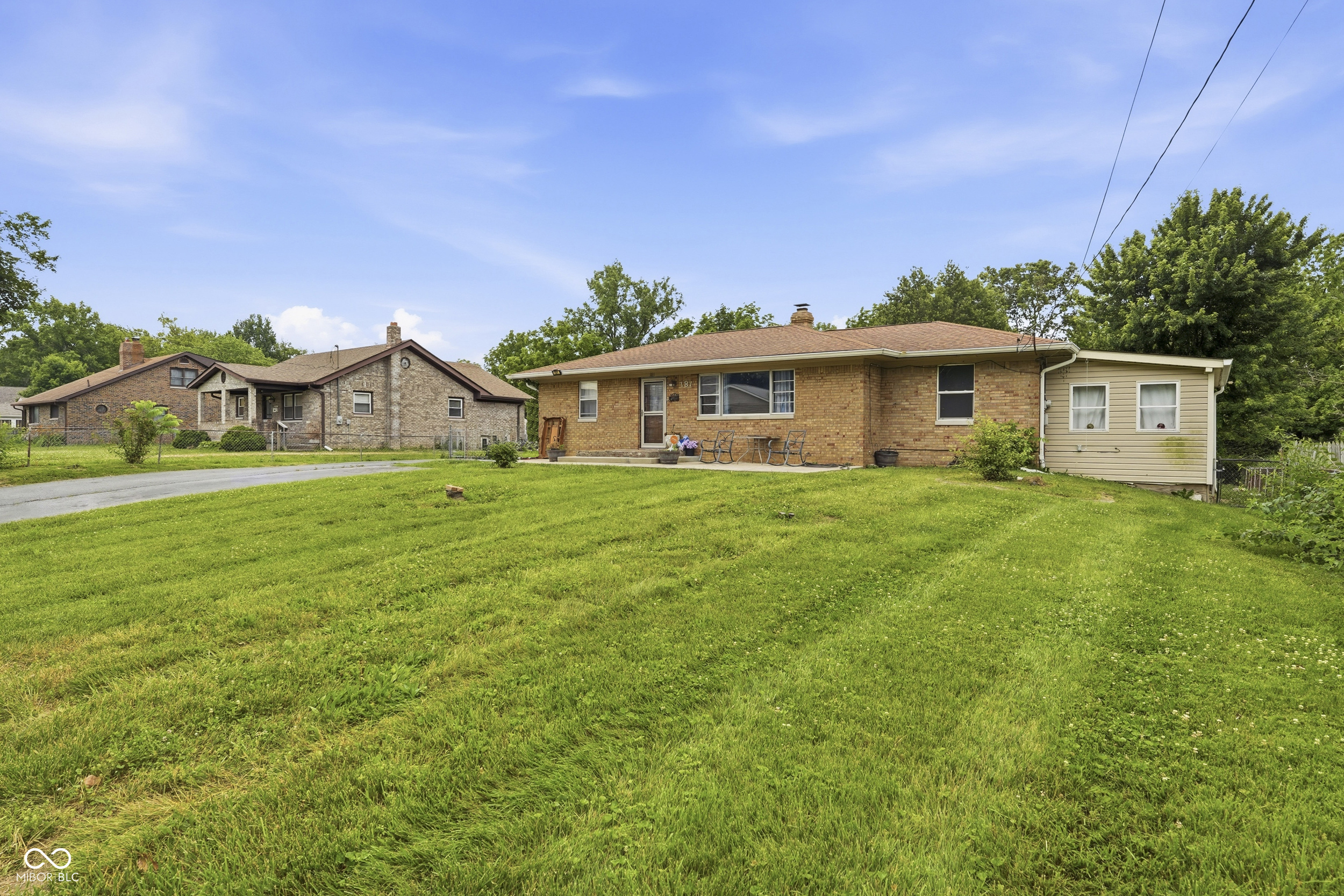 181 Royal Road Beech Grove, IN 46107 - Photo 4 of 34