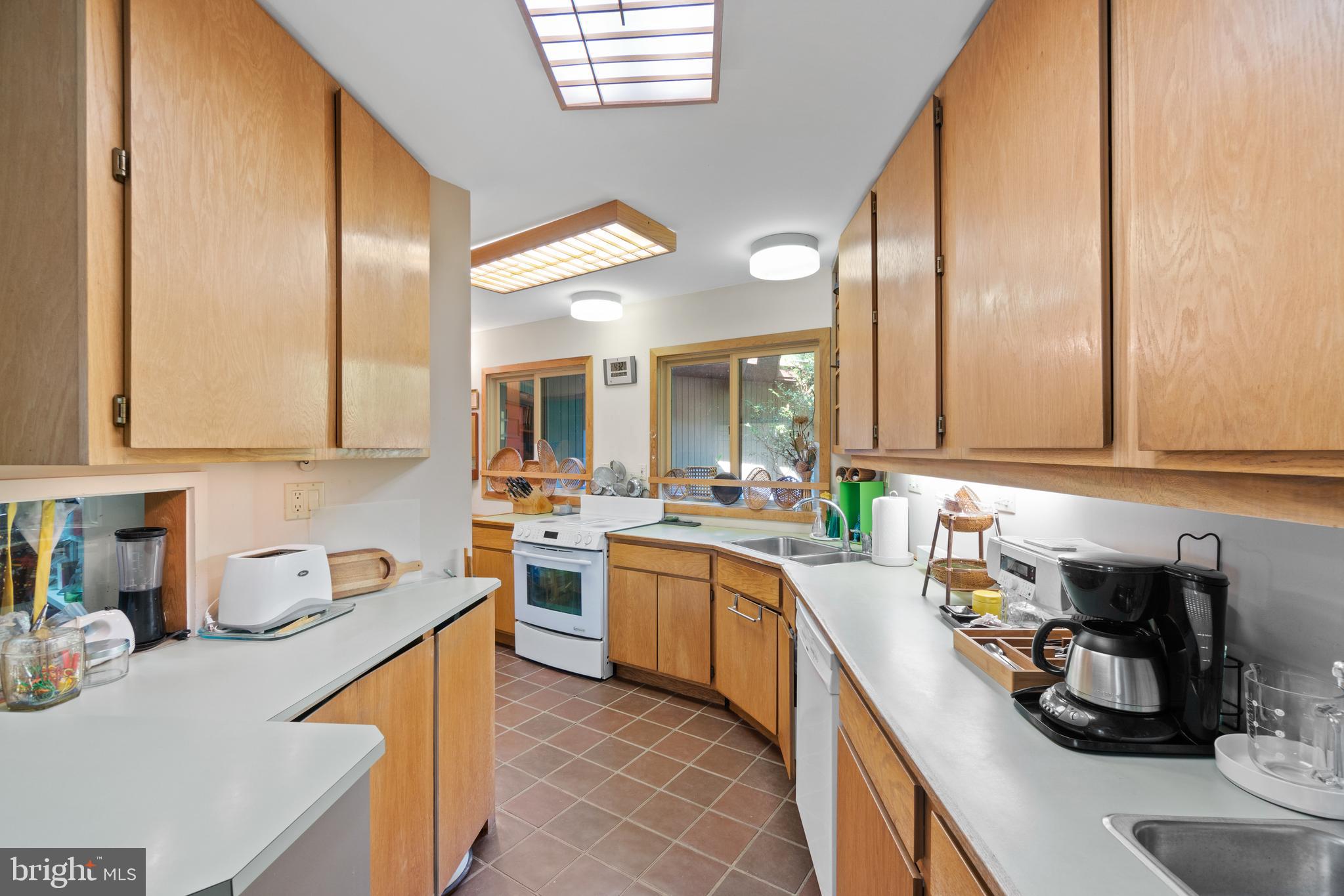 12211 Riverview Road Fort Washington, MD 20744 - Photo 16 of 45 galley kitchen