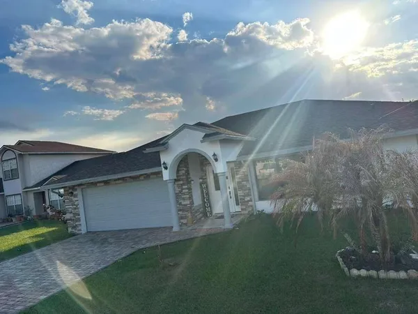 $2,000 | 761 Americana Court, Kissimmee, FL 34758