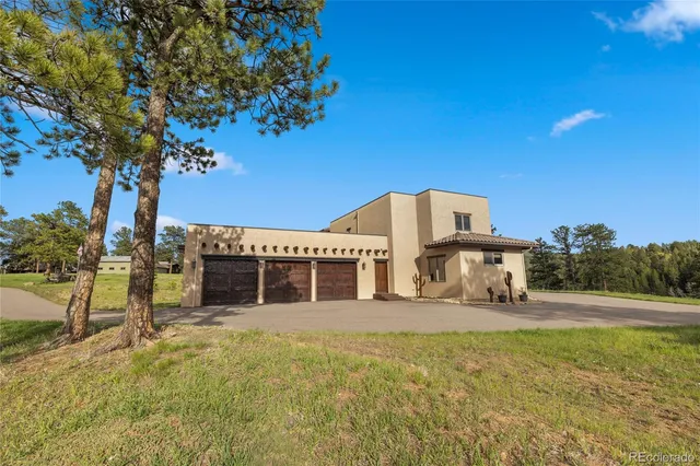 a view of a house with a outdoor space