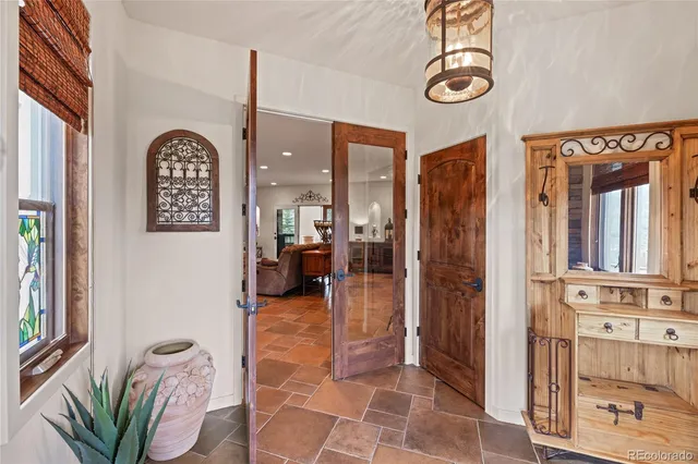 a view of lobby with elevator