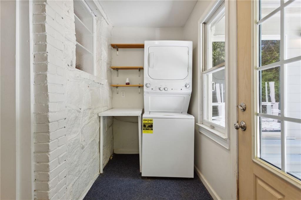 385 Sunset Drive Athens, GA 30606 - Photo 20 of 48 a utility room with dryer and washer