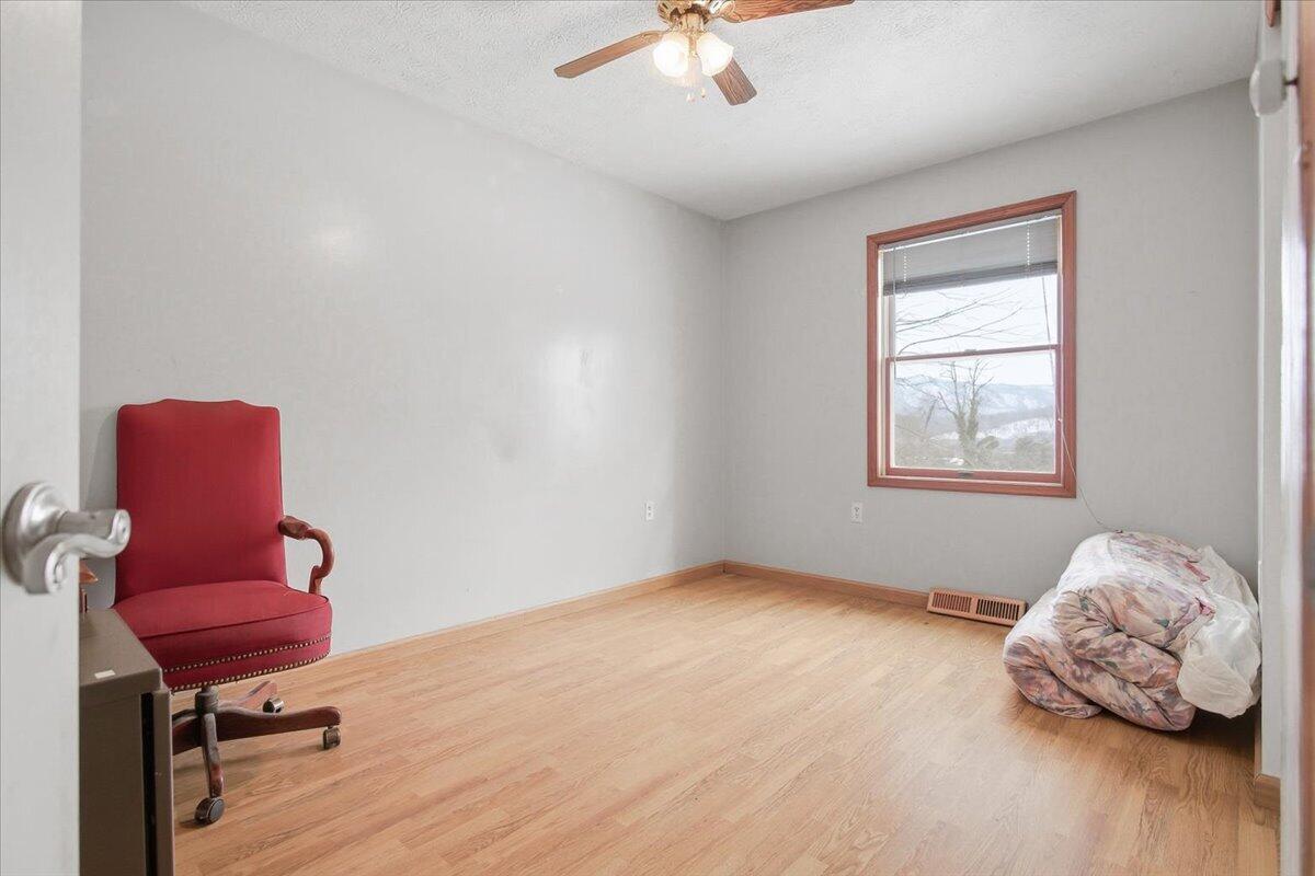 4600 Tobey Road Salem, VA 24153 - Photo 17 of 33 19-4600 Tobey Rd-19