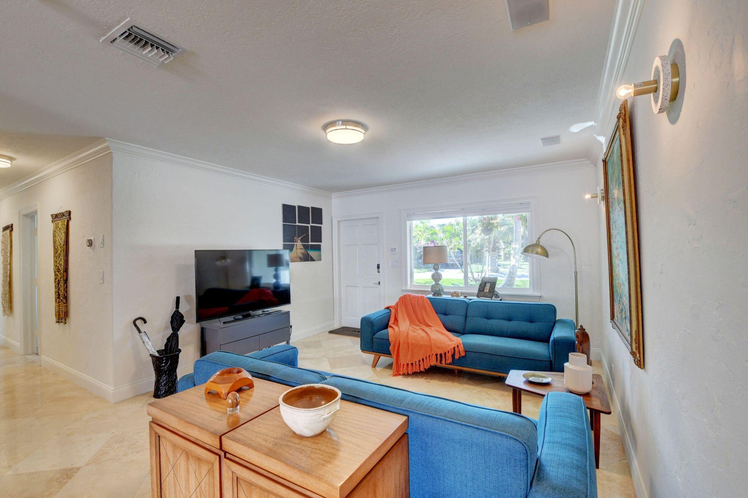 251 Northeast 2nd Circle Boca Raton, FL 33431 - Photo 6 of 16 Living area 2